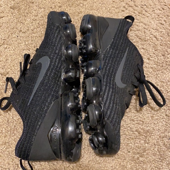Selling Nike Vapor Max size 7.5. Worn once - Picture 4 of 5